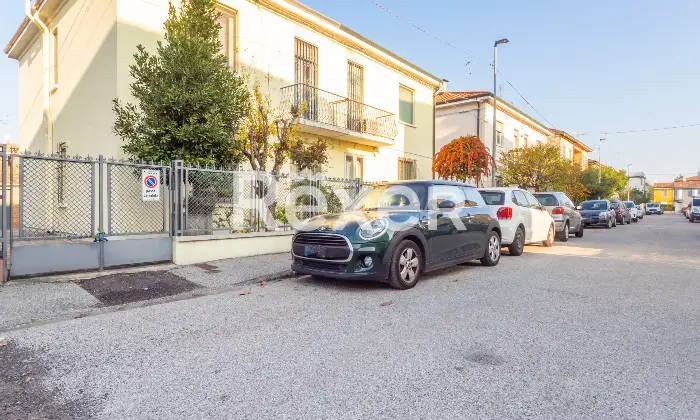 Rexer-Ferrara-Porzione-di-bifamiliare-con-ingresso-indipendente-Altro