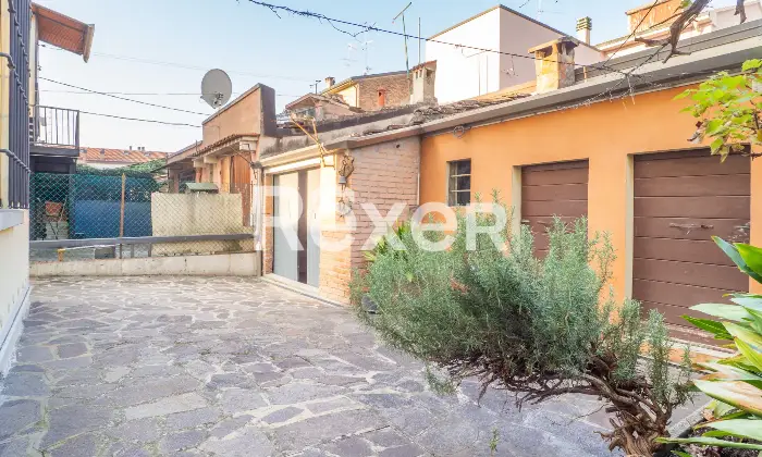 Rexer-Ferrara-Porzione-di-bifamiliare-con-ingresso-indipendente-Altro