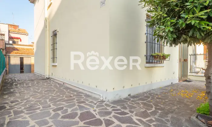 Rexer-Ferrara-Porzione-di-bifamiliare-con-ingresso-indipendente-Altro