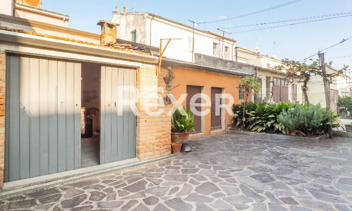 Rexer-Ferrara-Porzione-di-bifamiliare-con-ingresso-indipendente-Altro