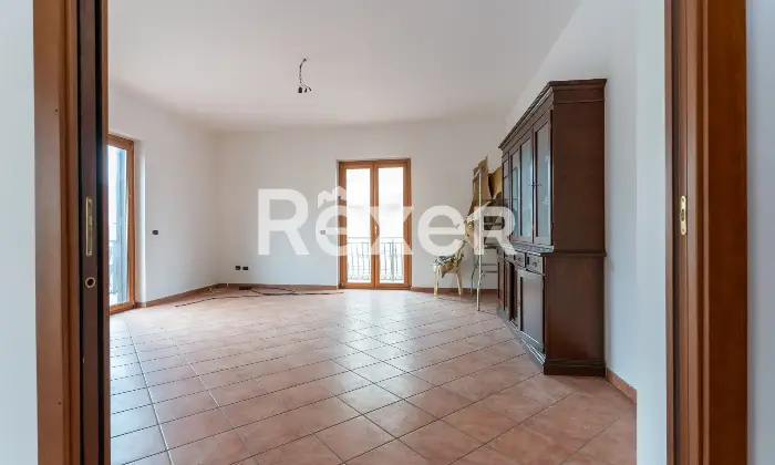 Rexer-Spezzano-Albanese-Intero-stabile-residenziale-con-due-locali-commerciali-Altro