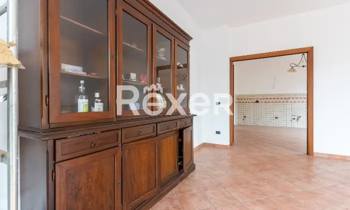 Rexer-Spezzano-Albanese-Intero-stabile-residenziale-con-due-locali-commerciali-Altro