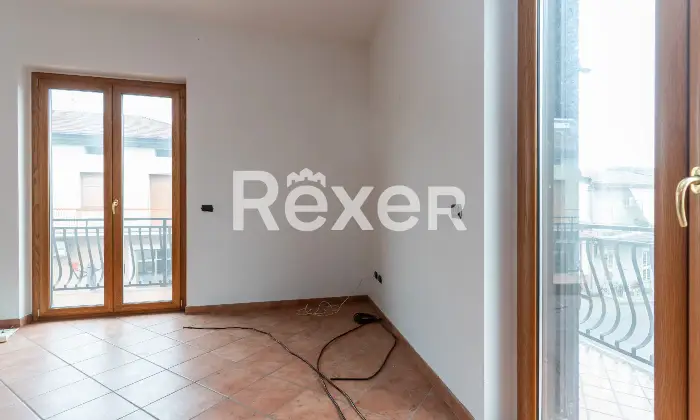 Rexer-Spezzano-Albanese-Intero-stabile-residenziale-con-due-locali-commerciali-Altro