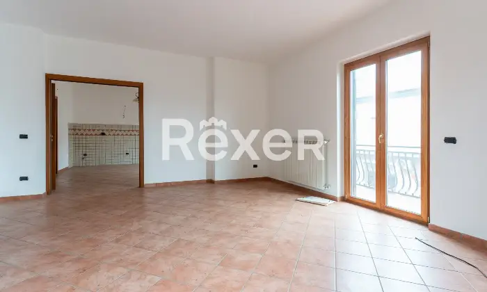 Rexer-Spezzano-Albanese-Intero-stabile-residenziale-con-due-locali-commerciali-Altro