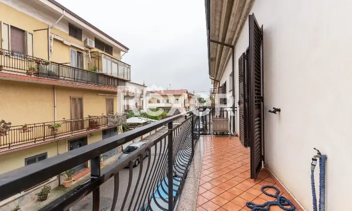 Rexer-Spezzano-Albanese-Intero-stabile-residenziale-con-due-locali-commerciali-Altro