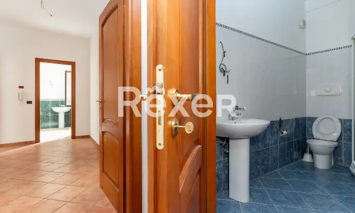 Rexer-Spezzano-Albanese-Intero-stabile-residenziale-con-due-locali-commerciali-Altro