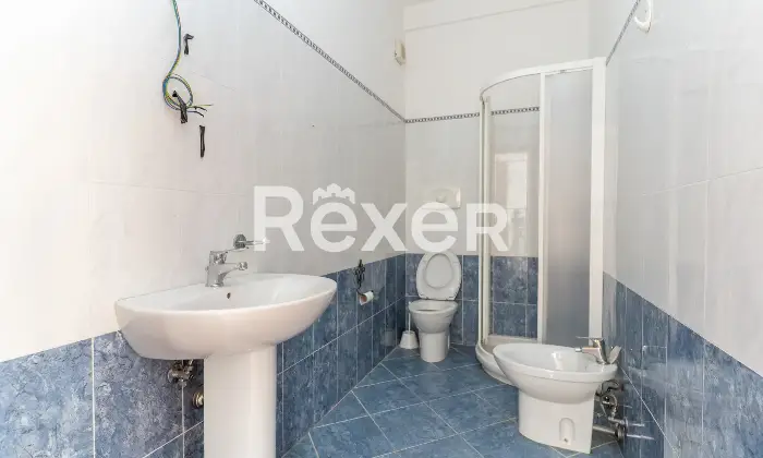 Rexer-Spezzano-Albanese-Intero-stabile-residenziale-con-due-locali-commerciali-Altro