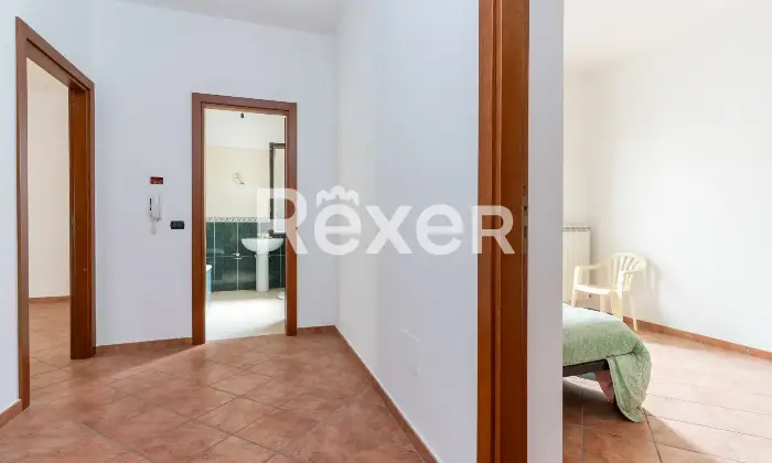 Rexer-Spezzano-Albanese-Intero-stabile-residenziale-con-due-locali-commerciali-Altro