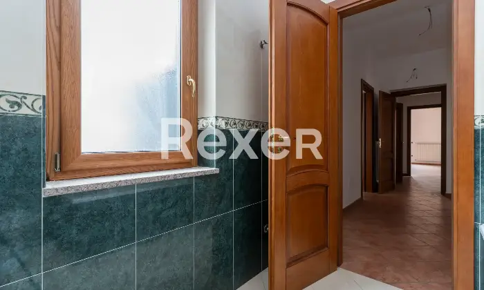 Rexer-Spezzano-Albanese-Intero-stabile-residenziale-con-due-locali-commerciali-Altro