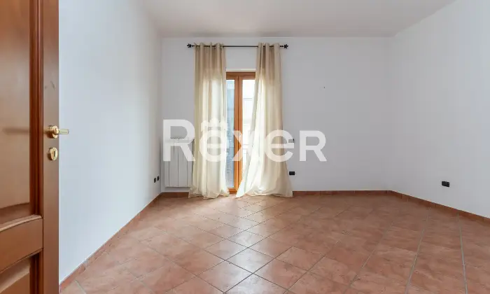 Rexer-Spezzano-Albanese-Intero-stabile-residenziale-con-due-locali-commerciali-Altro