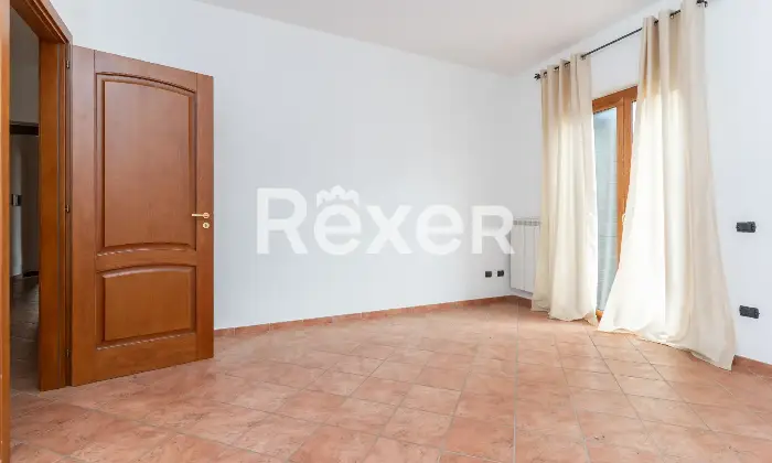 Rexer-Spezzano-Albanese-Intero-stabile-residenziale-con-due-locali-commerciali-Altro