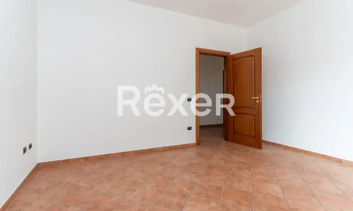 Rexer-Spezzano-Albanese-Intero-stabile-residenziale-con-due-locali-commerciali-Altro