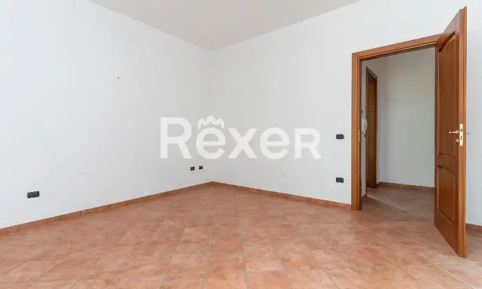 Rexer-Spezzano-Albanese-Intero-stabile-residenziale-con-due-locali-commerciali-Altro