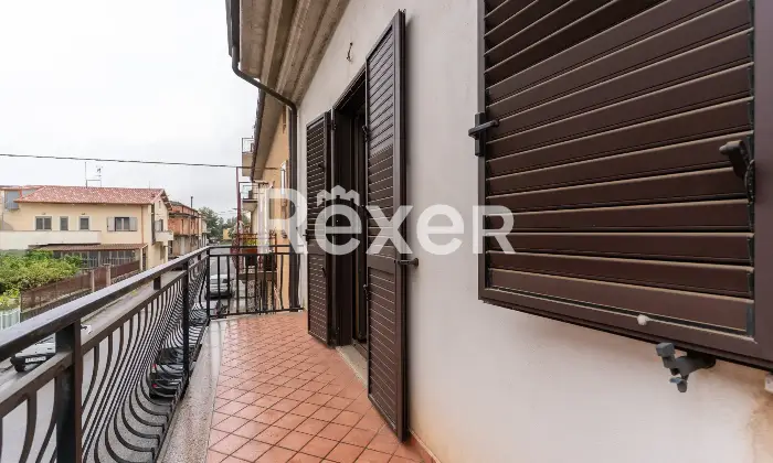 Rexer-Spezzano-Albanese-Intero-stabile-residenziale-con-due-locali-commerciali-Altro