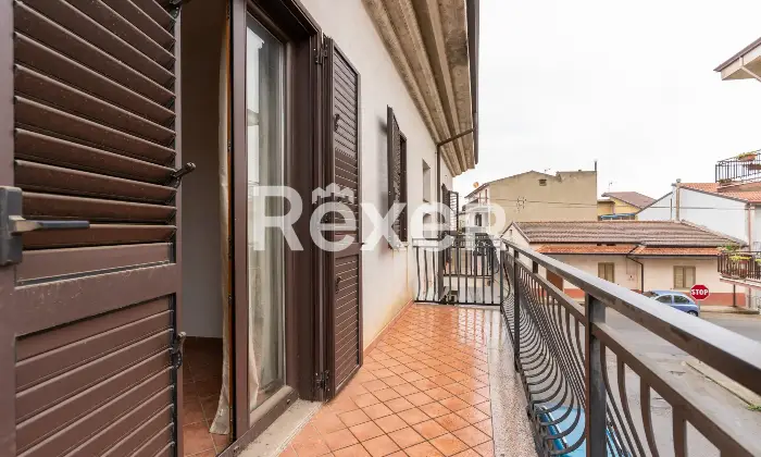 Rexer-Spezzano-Albanese-Intero-stabile-residenziale-con-due-locali-commerciali-Altro