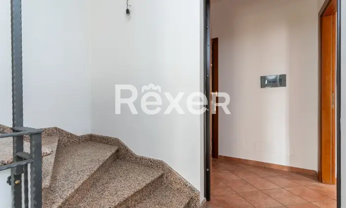 Rexer-Spezzano-Albanese-Intero-stabile-residenziale-con-due-locali-commerciali-Altro