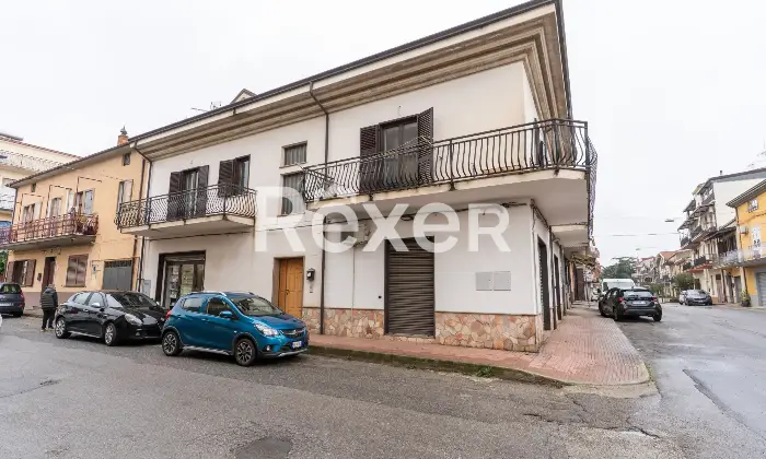 Rexer-Spezzano-Albanese-Intero-stabile-residenziale-con-due-locali-commerciali-Altro