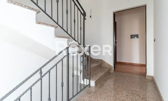 Rexer-Spezzano-Albanese-Intero-stabile-residenziale-con-due-locali-commerciali-Altro