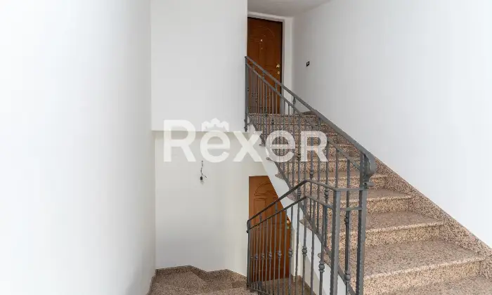 Rexer-Spezzano-Albanese-Intero-stabile-residenziale-con-due-locali-commerciali-Altro