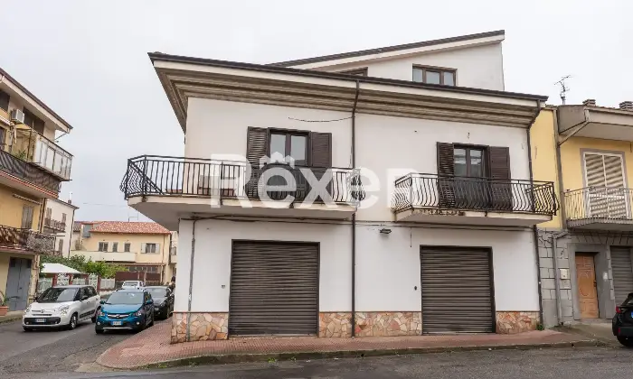 Rexer-Spezzano-Albanese-Intero-stabile-residenziale-con-due-locali-commerciali-Altro