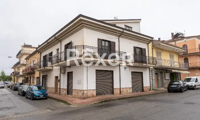 Rexer-Spezzano-Albanese-Intero-stabile-residenziale-con-due-locali-commerciali-Altro