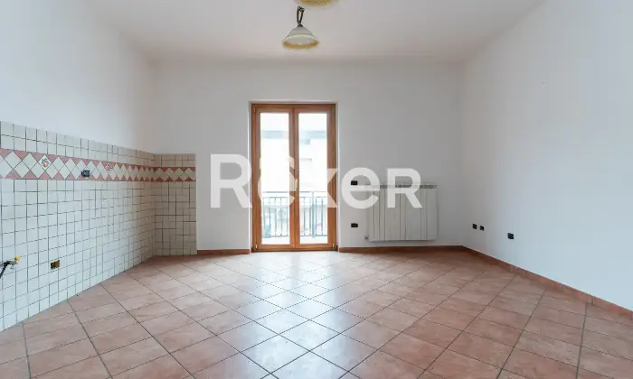 Rexer-Spezzano-Albanese-Intero-stabile-residenziale-con-due-locali-commerciali-Altro