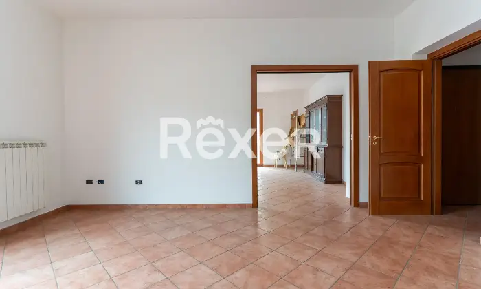 Rexer-Spezzano-Albanese-Intero-stabile-residenziale-con-due-locali-commerciali-Altro