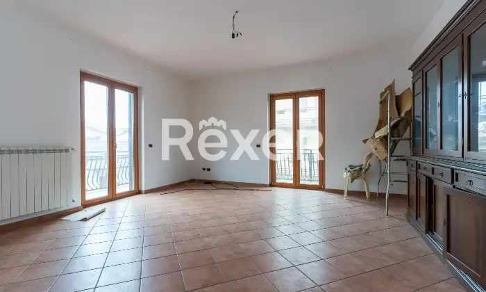 Rexer-Spezzano-Albanese-Intero-stabile-residenziale-con-due-locali-commerciali-Altro