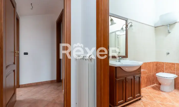 Rexer-Spezzano-Albanese-Intero-stabile-residenziale-con-due-locali-commerciali-Altro