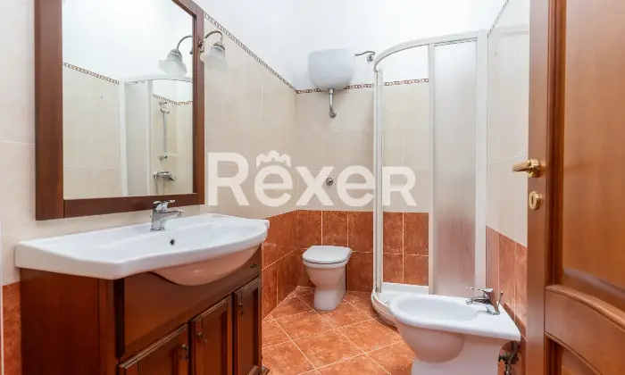 Rexer-Spezzano-Albanese-Intero-stabile-residenziale-con-due-locali-commerciali-Altro