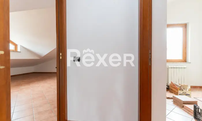 Rexer-Spezzano-Albanese-Intero-stabile-residenziale-con-due-locali-commerciali-Altro