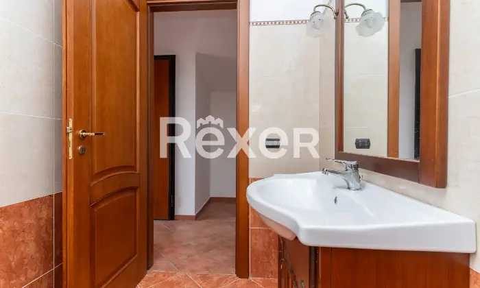 Rexer-Spezzano-Albanese-Intero-stabile-residenziale-con-due-locali-commerciali-Altro