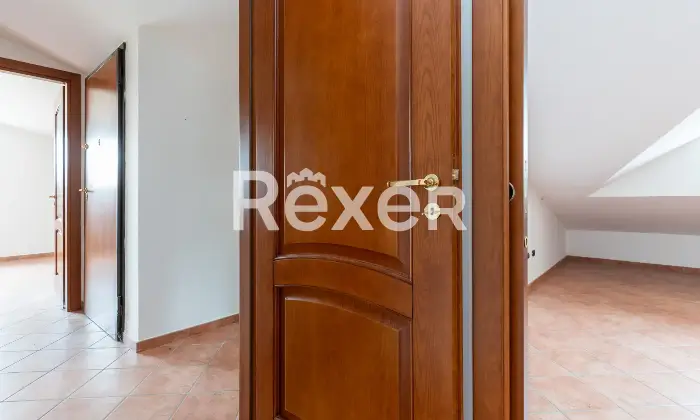 Rexer-Spezzano-Albanese-Intero-stabile-residenziale-con-due-locali-commerciali-Altro