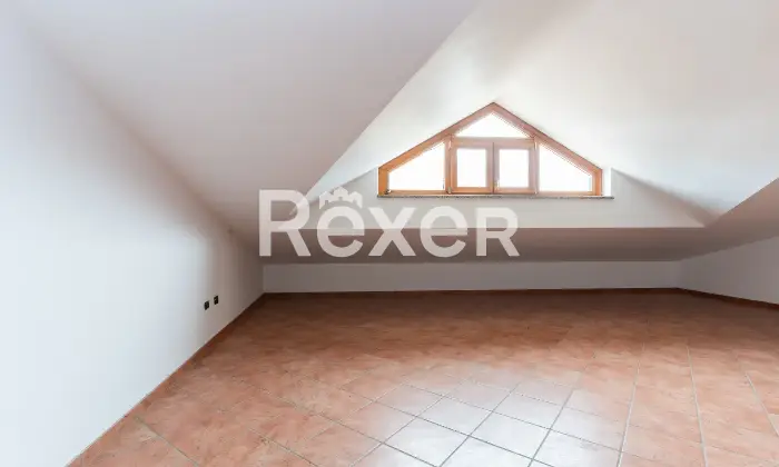 Rexer-Spezzano-Albanese-Intero-stabile-residenziale-con-due-locali-commerciali-Altro