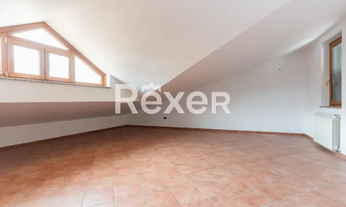 Rexer-Spezzano-Albanese-Intero-stabile-residenziale-con-due-locali-commerciali-Altro