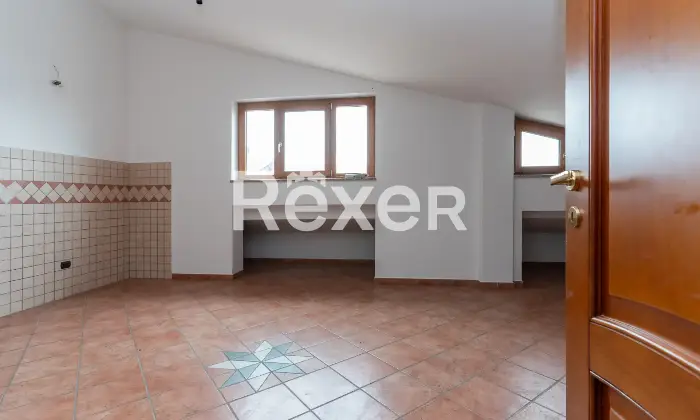 Rexer-Spezzano-Albanese-Intero-stabile-residenziale-con-due-locali-commerciali-Altro