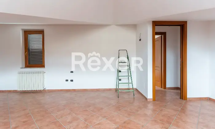 Rexer-Spezzano-Albanese-Intero-stabile-residenziale-con-due-locali-commerciali-Altro