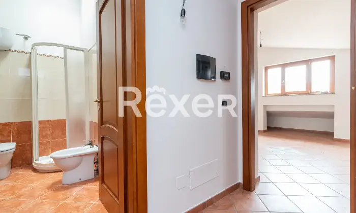 Rexer-Spezzano-Albanese-Intero-stabile-residenziale-con-due-locali-commerciali-Altro