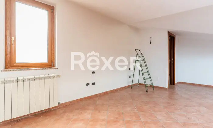 Rexer-Spezzano-Albanese-Intero-stabile-residenziale-con-due-locali-commerciali-Altro