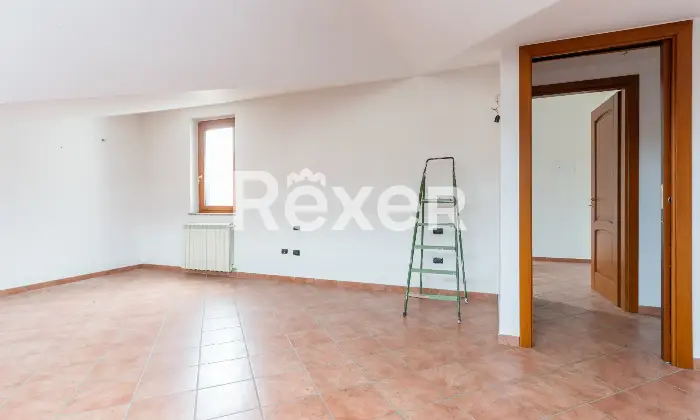 Rexer-Spezzano-Albanese-Intero-stabile-residenziale-con-due-locali-commerciali-Altro