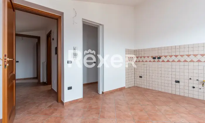 Rexer-Spezzano-Albanese-Intero-stabile-residenziale-con-due-locali-commerciali-Altro