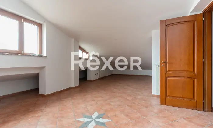 Rexer-Spezzano-Albanese-Intero-stabile-residenziale-con-due-locali-commerciali-Altro