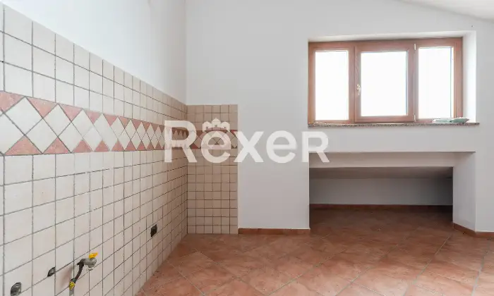 Rexer-Spezzano-Albanese-Intero-stabile-residenziale-con-due-locali-commerciali-Altro