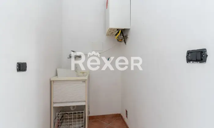 Rexer-Spezzano-Albanese-Intero-stabile-residenziale-con-due-locali-commerciali-Altro