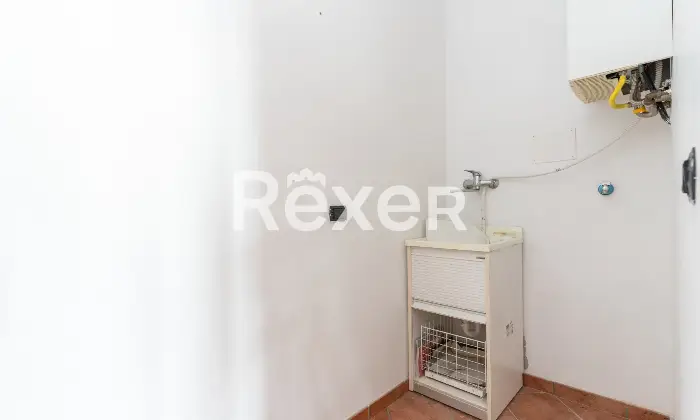 Rexer-Spezzano-Albanese-Intero-stabile-residenziale-con-due-locali-commerciali-Altro