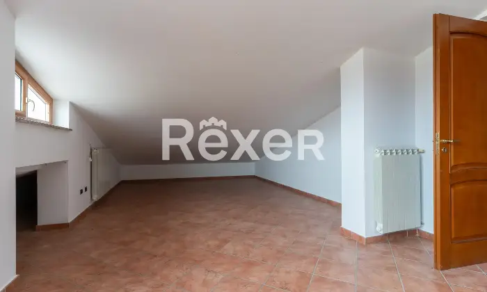 Rexer-Spezzano-Albanese-Intero-stabile-residenziale-con-due-locali-commerciali-Altro