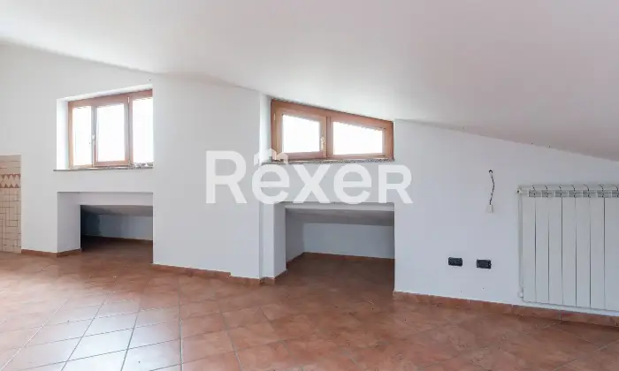 Rexer-Spezzano-Albanese-Intero-stabile-residenziale-con-due-locali-commerciali-Altro