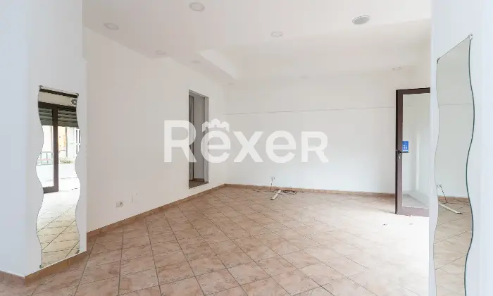 Rexer-Spezzano-Albanese-Intero-stabile-residenziale-con-due-locali-commerciali-Altro