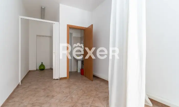 Rexer-Spezzano-Albanese-Intero-stabile-residenziale-con-due-locali-commerciali-Altro