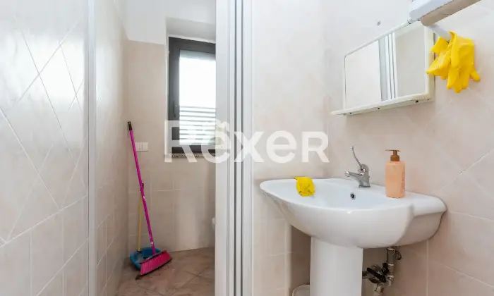 Rexer-Spezzano-Albanese-Intero-stabile-residenziale-con-due-locali-commerciali-Altro